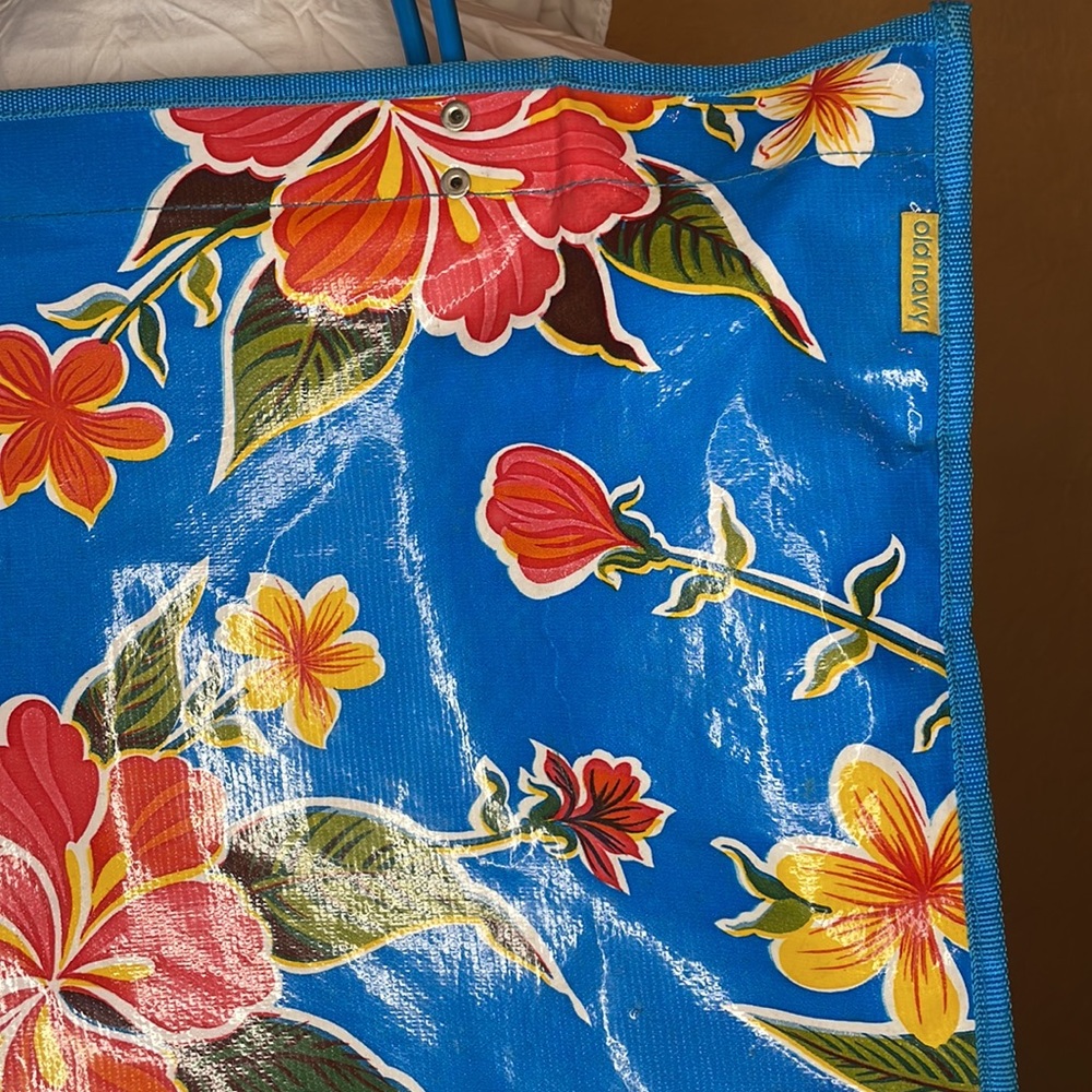 Oilcloth tote - Picture 2 of 3